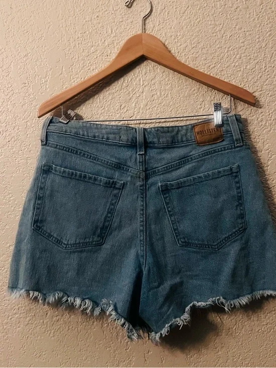 Hollister Ultra High Rise Mom Shorts 5” Sz 30/10 Light Wash Frayed Hem - Picture 2 of 8